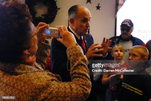 Former New York Mayor and presidential hopeful Rudy Giuliani speaks with diners at Susie's Diner November 25, 2007 in Hudson, New Hampshire. Giuliani...