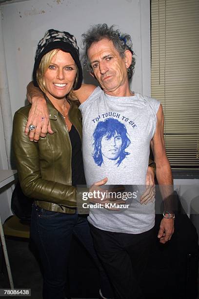 Keith Richards and Patti Hansen backstage