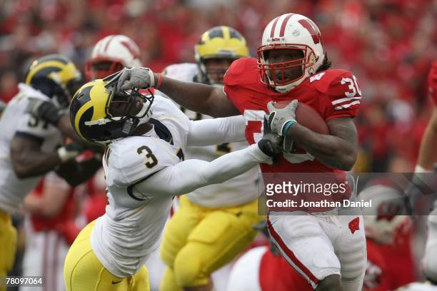 Zach Brown of the Wisconsin Badgers carries the ball during the game against the Michigan Wolverines at Camp Randall Stadium on November 10, 2007 in...