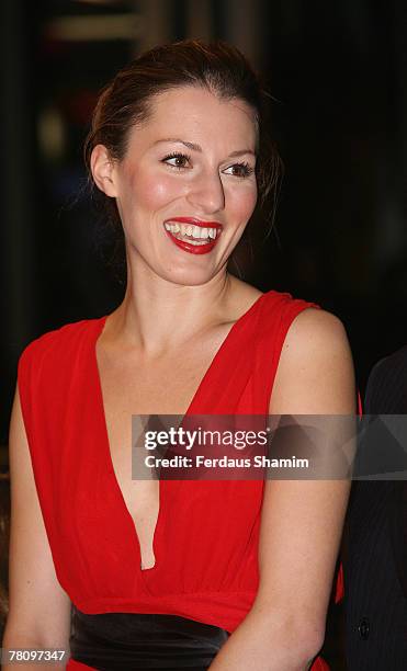 Amy Carson arrives for 'The Magic Flute' UK charity Premiere held at the Odeon West End on November 26, 2007 in London,England.