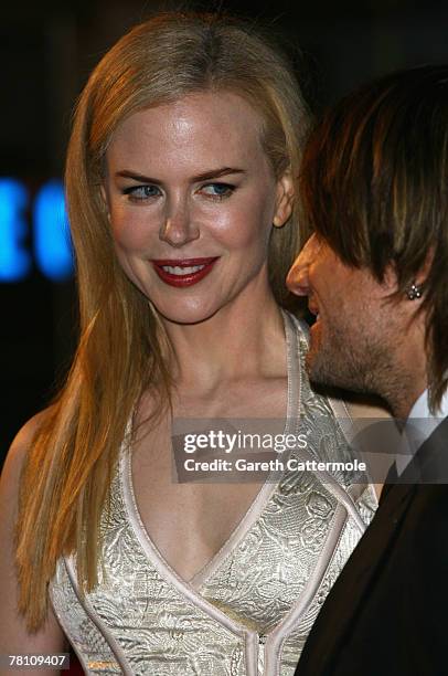 Actress Nicole Kidman and husband Keith Urban attend the World Premiere of 'The Golden Compass' at the Odeon Leicester Square on November 27, 2007 in...