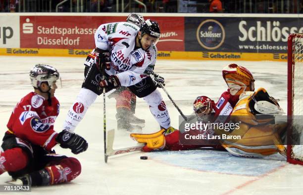 Ivan Ciernek of Koeln scores the fourth goal during the DEL match between DEG Metro Stars and Koelner Haie at the ISS Dome on November 27, 2007 in...