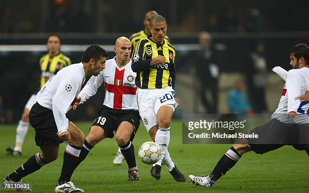 Alex of Fenerbahce takes on Esteban Cambiasso ,Walter Samuel and Cristian Chivu of Inter during the UEFA Champions League Group G match between Inter...