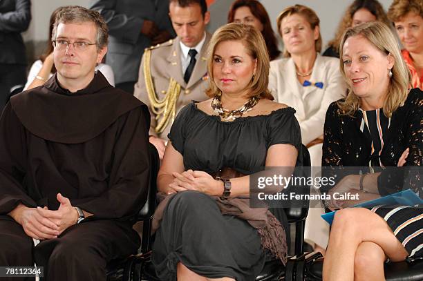 Frei Francisco of CEFRAN, Maria Teresa, Grand Duchess of Luxembourg, and Marie Pierre Poirier, Brazilian UNICEF representative visit a Social Project...