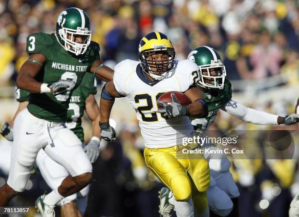 Mike Hart of the Michigan Wolverines carries the ball during the game against the Michigan State Spartans at Spartan Stadium November 3, 2007 in East...