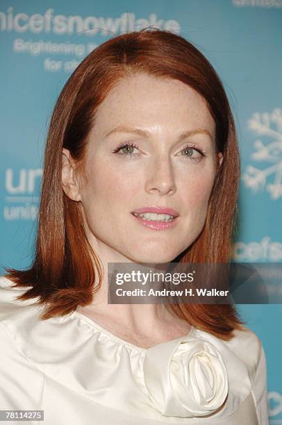 Actress Julianne Moore attends the UNICEF 2007 Snowflake Ball presented by Baccarat at Cipriani on November 27, 2007 in New York City.