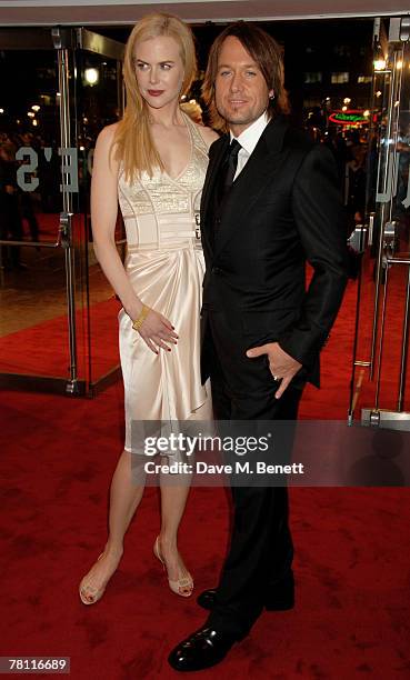 Nicole Kidman and Keith Urban arrive at the World Premiere of 'The Golden Compass', at the Odeon Leicester Square on November 27, 2007 in London,...