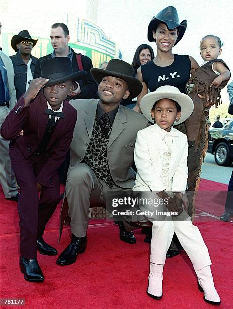 Actor/musician Will Smith arrives at the premiere of his new film "Wild Wild West" with his family, nephew Matthew, Will Smith, wife Jada Pinkett,...