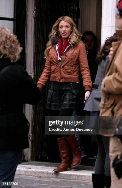 Blake Lively on location for "Gossip Girl" in New York City on November 27, 2007