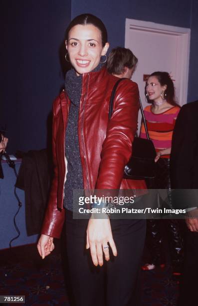 Robert De Niro's daughter, Dreena shows off her engagement ring at the special screening of "Men Of Honor" starring her father October 22, 2000 in...