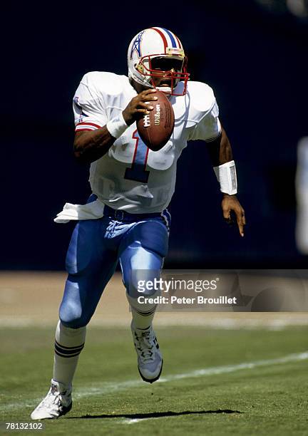 Houston Oilers quarterback Warren Moon , elected to the Pro Football Hall of Fame Class of 2006, during a 17-18 loss to the San Diego Chargers on...
