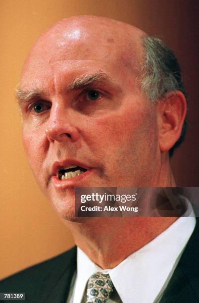 Celera Genomics President J. Craig Venter speaks as he gives a lecture on ''Genomics: From Microbes to Man'' October 26, 2000 at the World Bank in...