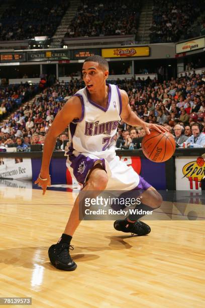 Kevin Martin of the Sacramento Kings handles the ball during the game against the Phoenix Suns at ARCO Arena November 20, 2007 in Sacramento,...
