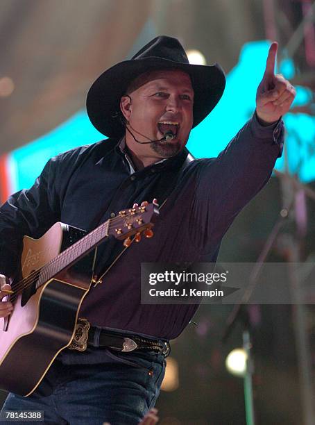 Garth Brooks performs "Good Ride Cowboy"