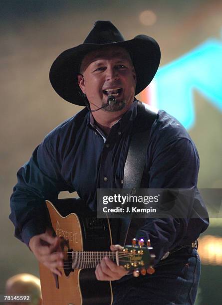 Garth Brooks performs "Good Ride Cowboy"