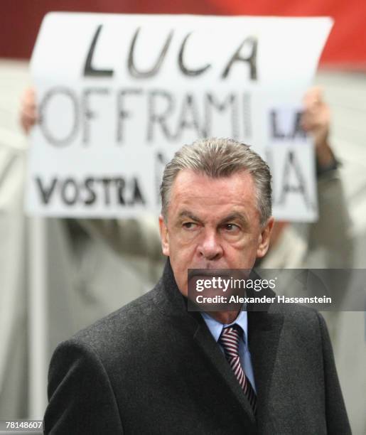 Munich?s head coach Ottmar Hitzfeld looks on during the UEFA Cup Group F match between SC Braga and FC Bayern Munich at the Estadio AXA on November...