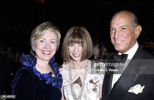 Senator Hillary Rodham Clinton , Anna Wintour and Oscar de la Renta