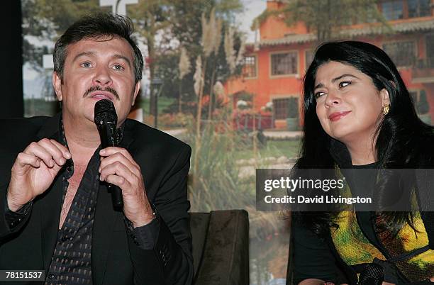 Actors Arturo Peniche and Victoria Ruffo attend the launch of Telemundo's 'Victoria' at the Beverly Wilshire Hotel November 29, 2007 in Beverly...