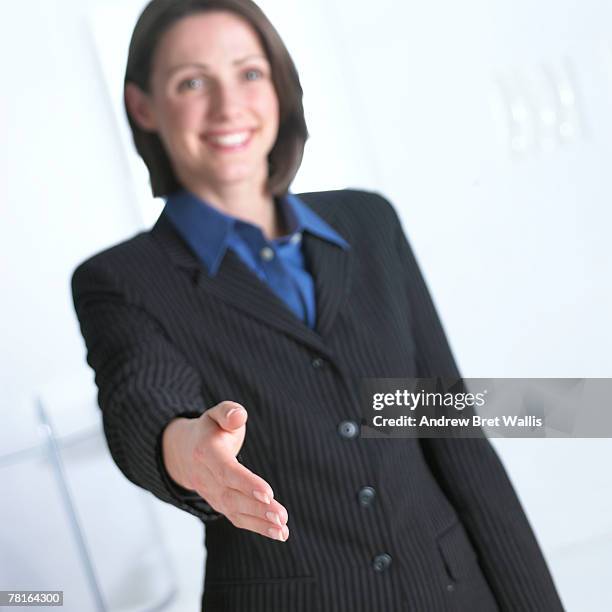 businesswoman extending a handshake - al encuentro de mr banks fotografías e imágenes de stock