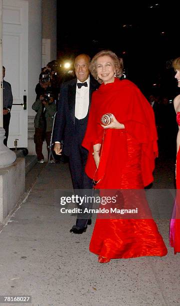 Oscar de la Renta and Queen Sofia of Spain arrive for the Gala of Spain dinner on November 29, 2007 in New York City.