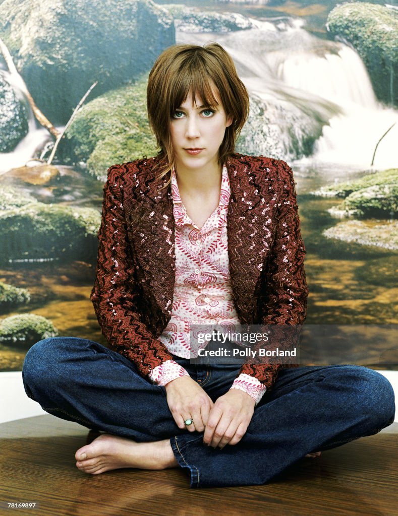 Beth Renton English singer-songwriter and musician Beth Orton poses for a... News ...