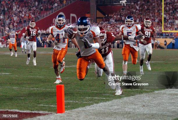 Boise State wide receiver Jerard Rabb dives into the end zone to tie the game at 35 with 7 seconds left to play during the Fiesta Bowl between Boise...