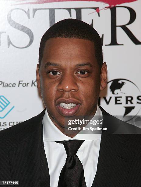 Rapper Jay-Z arrives at "American Gangster" premiere at the Apollo Theater on October 19, 2007 in New York City, New York.