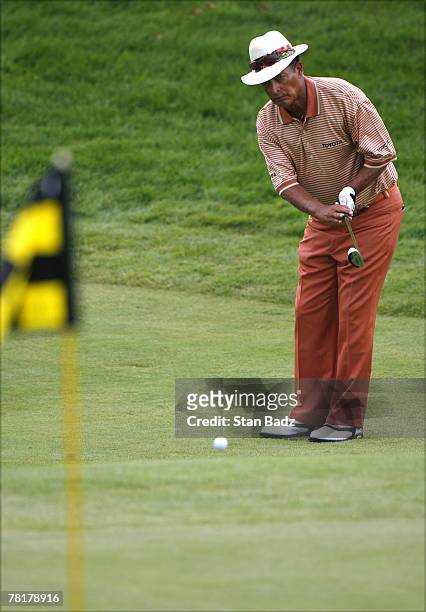 Chi Chi Rodriguez reacts to his missed putt on 18 during second round of the Ford Senior Players Championship held at TPC Michigan in Dearborn,...