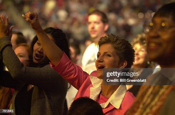 Brenda Warner, the wife of St. Louis Rams quarterback Kurt Warner, cheers during "Victory 2000" at the Trans World Dome, May 20, 2000 in St. Louis,...