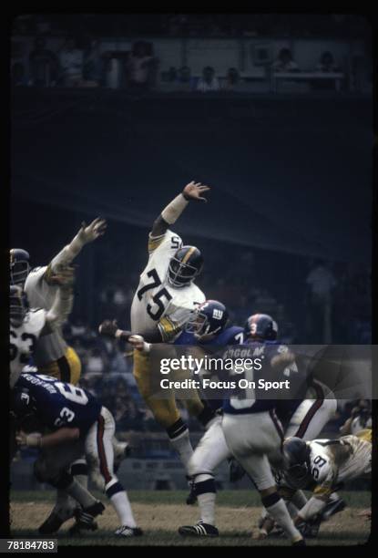 S: Defensive lineman Joe Green of the Pittsburgh Steelers attempts to block a field-goal by New York Giants place-kicker Pete Gogolak during a circa...