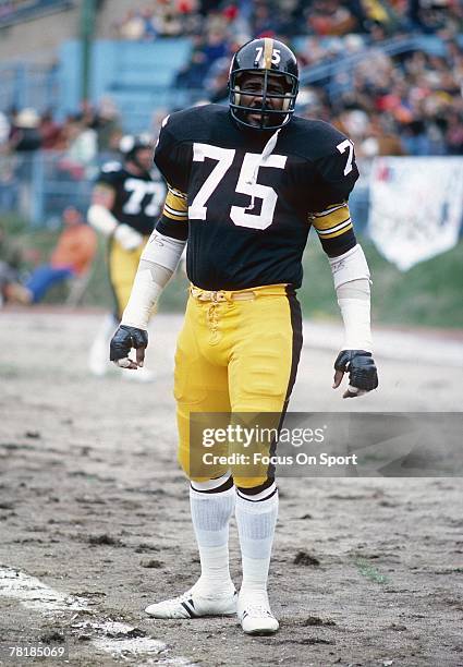 S: Defensive lineman Joe Green of the Pittsburgh Steelers during pre-game warmup before a mid circa 1970's NFL football game. Green played for the...