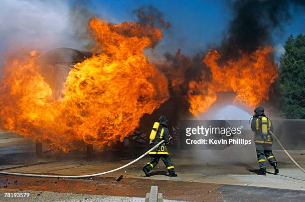 airport firefighting drill - emergency response stock pictures, royalty-free photos & images