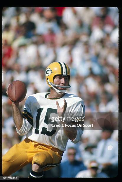 Bart Starr of the Green Bay Packers drops back to pass against the Baltimore Colts during a circa 1960's NFL game. Starr played for the Packers from...