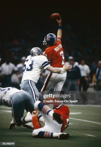Craig Morton of the Denver Broncos throws a pass against the Dallas Cowboys during Super Bowl XII on January 15, 1978 at the Louisiana Super dome in...