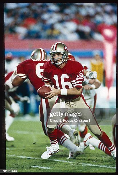 Joe Montana of the San Francisco 49ers turns to hand the ball off during Super Bowl XXIII against the Cincinnati Bengals on January 22, 1989 at Joe...