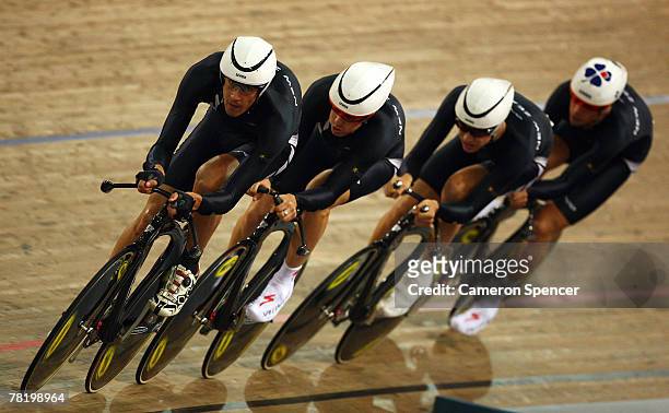 Team New Zealand in action during the men's team pursuit gold medal final during day two of the Sydney UCI World Cup Classics at The Dunc Gray...