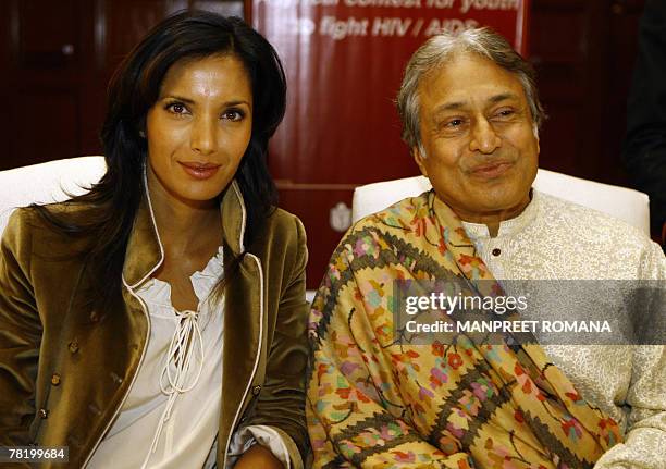 Indian Sarod player Amjad Ali Khan (R) s, News Photo