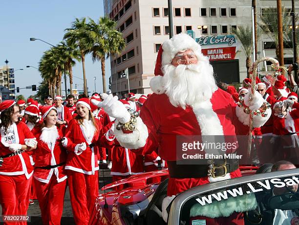 Thousands of runners dressed in Santa Claus outfits take part in the third annual 5K Las Vegas Great Santa Run December 1, 2007 in Las Vegas, Nevada....