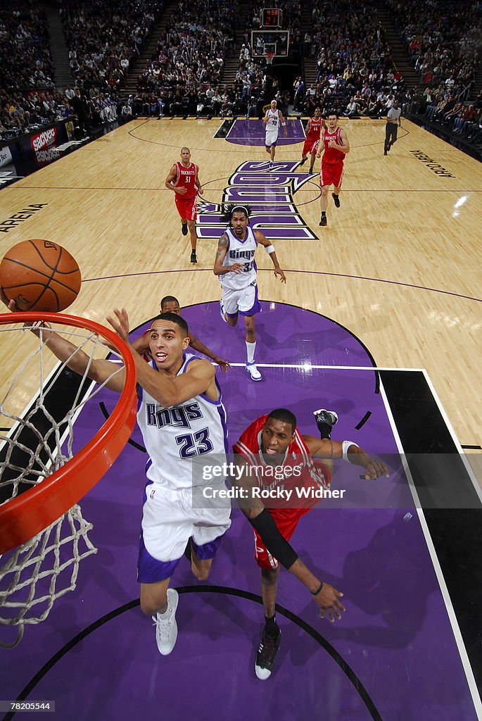 Kevin Martin Rockets Kevin Martin of the Sacramento Kings takes the ball to the basket ...