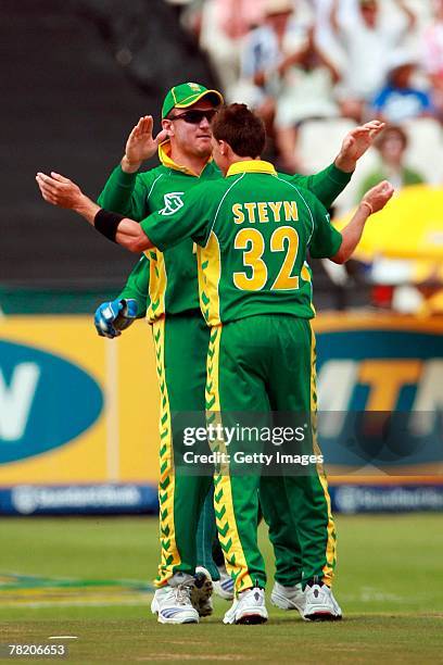 Graeme Smith and Dale Steyn of South Africa celebrate during the third ODI match between South Africa and New Zealand, at Sahara Park Newlands, on...