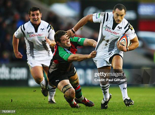 Sonny Parker of Ospreys holds off the challenge of Nicolas Spanghero of Harlequins during the EDF Energy Cup match between Harlequins and Ospreys at...