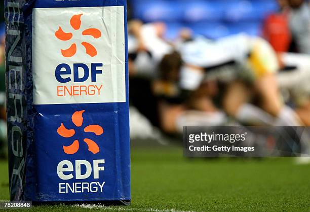 Players in action during the EDF Energy Cup group C match between London Irish and Worcester Warriors at the Madejski Stadium on December 2, 2007 in...
