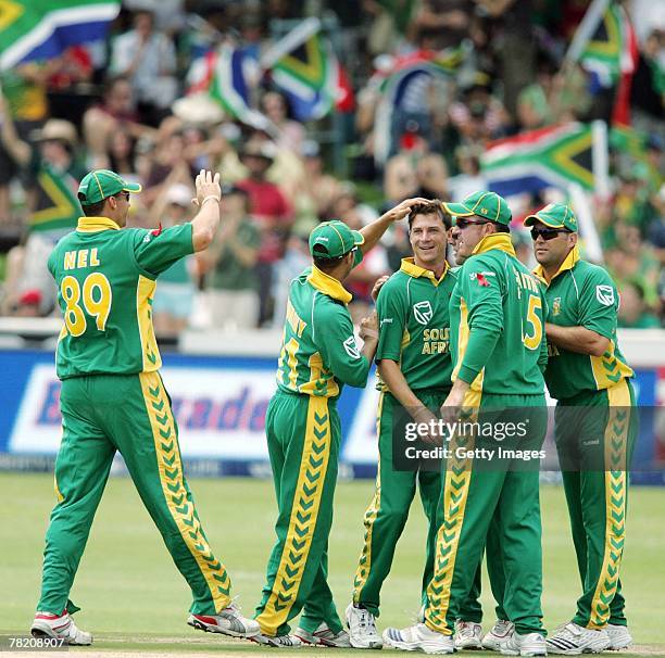 Dale Steyn and the Proteas celebrate another Black Caps wicket during the third ODI match between South Africa and New Zealand held at Sahara Park...