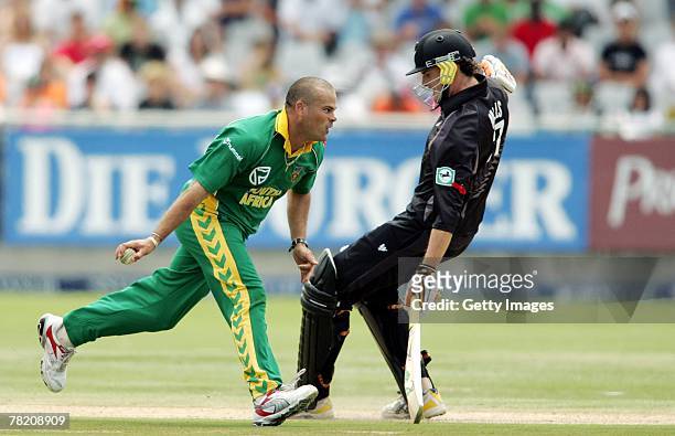 Charl Langevelt runs out Kyle Mills during the third ODI match between South Africa and New Zealand held at Sahara Park Newlands on December 2, 2007...