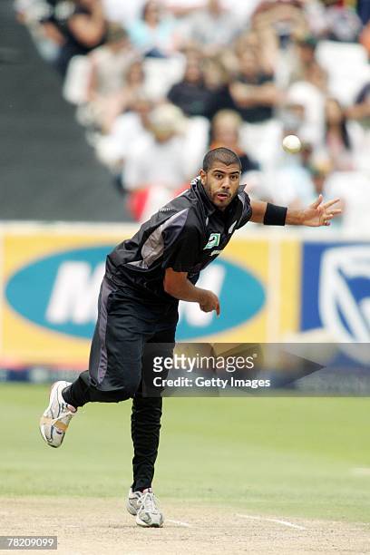 Jeetan Patel bowls during the third ODI match between South Africa and New Zealand held at Sahara Park Newlands on December 2, 2007 in Cape Town,...