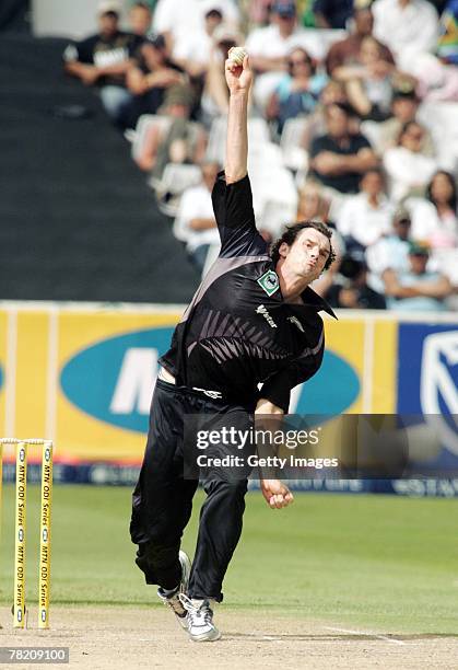 Kyle Mills bowls during the third ODI match between South Africa and New Zealand held at Sahara Park Newlands on December 2, 2007 in Cape Town, South...