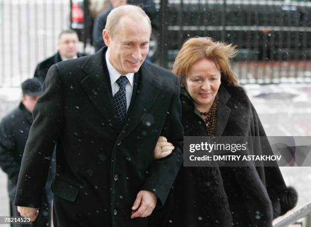 Russian President Vladimir Putin and his wife Ludmila enter a Moscow polling station, 02 December 2007, to cast their votes in Russia's parliamentary...