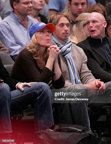 Kim Cattrall and Alan Wyse attend Phoenix Suns vs NY Knicks game at Madison Square Garden on December 02, 2007 in New York.