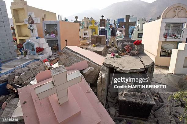 The local cemetery shows the heavy damage caused by the earthquake on the eve, 15 November, 2007 in Tocopilla, some 1,600 kilometers north from...