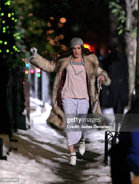 Actress Sarah Jessica Parker on location for "Sex and the City: The Movie" on November 17, 2007 in New York City.